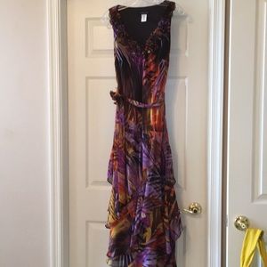 So feminine!  Ruffled and Tiered Midi 👗 Worn Once